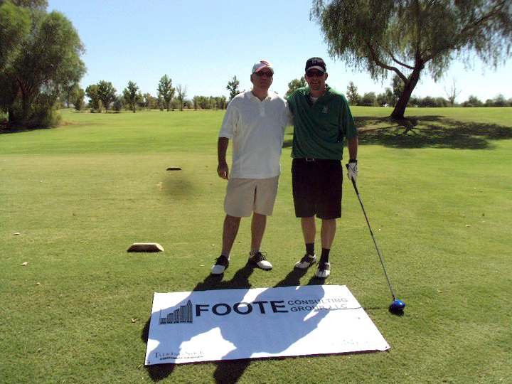 CoreNetPHX2010_golf1 Deane and Paige stop for a photo-op with the FCG logo